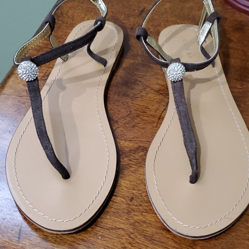 Flat sandals